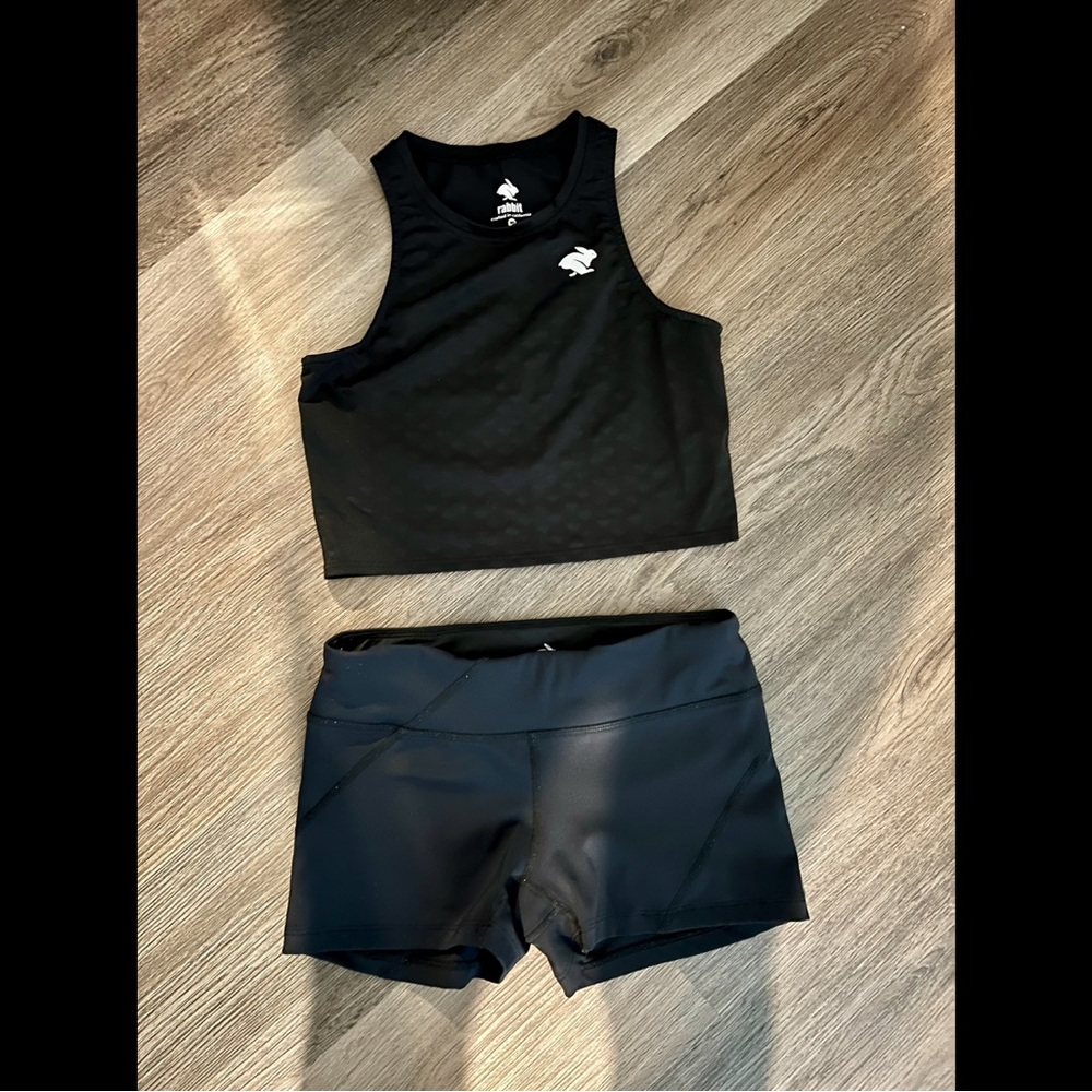 rabbit racing crop & shorts